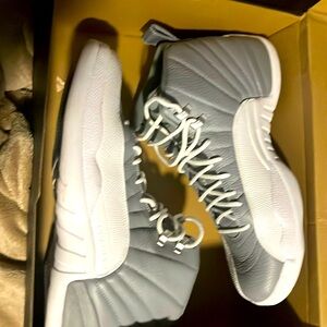 Used Air Jordan 12 retro size 13 stealth  white cool gray